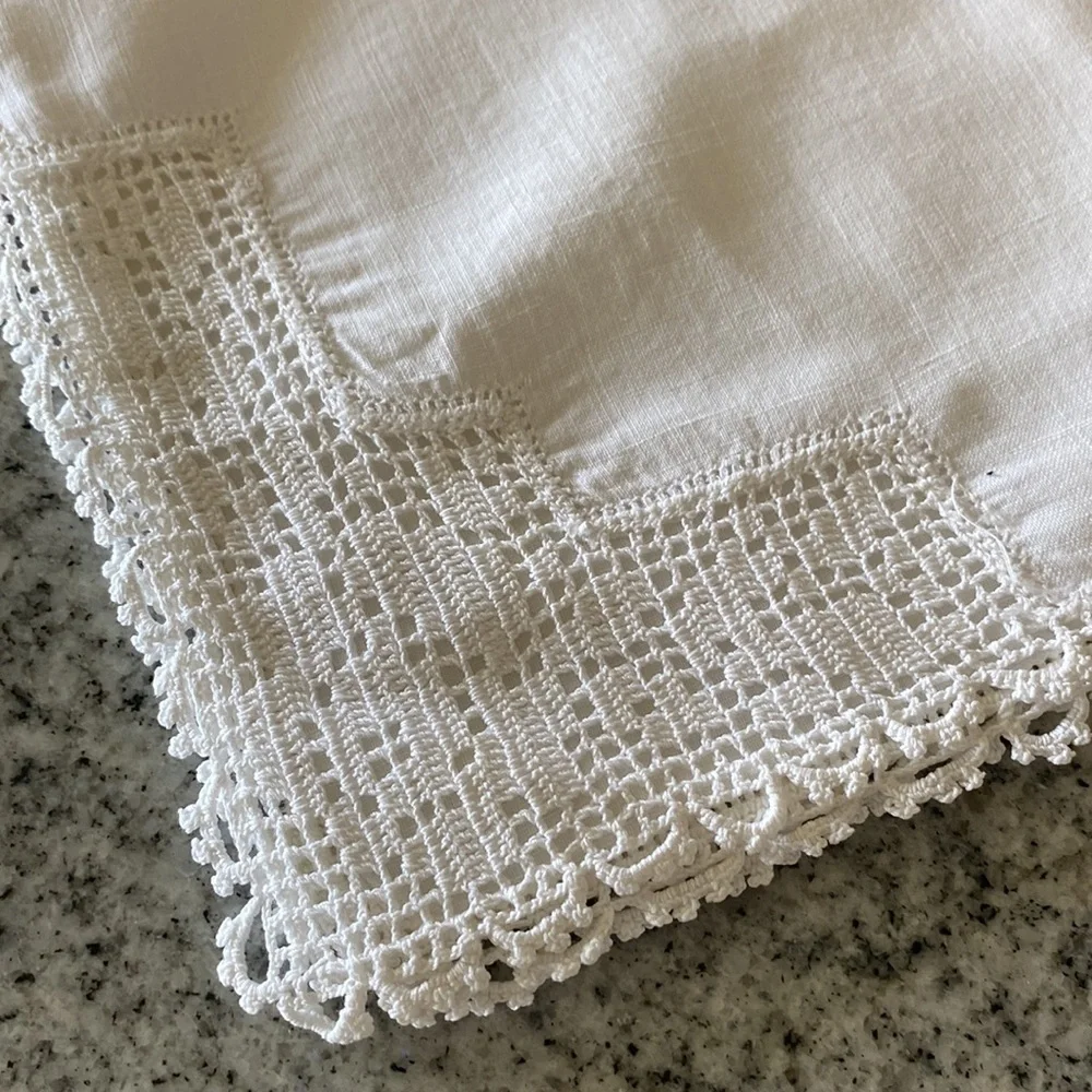 Elegant Set Of 5 Vintage Madeira White Lace Trim Napkins! - Picture 2 of 4
